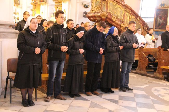 Kapłani, klerycy i siostry zakonne w Trzebnicy