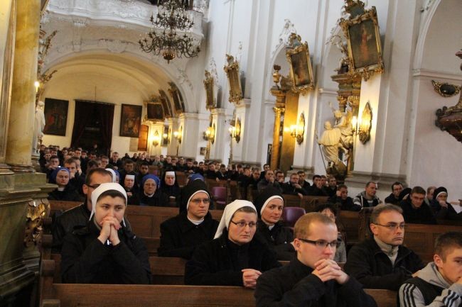 Kapłani, klerycy i siostry zakonne w Trzebnicy