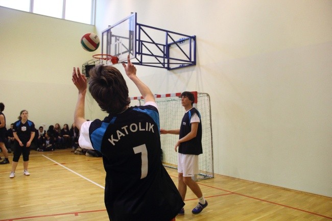 Mecz i koncert w parafii pw. św. Andrzeja Boboli 