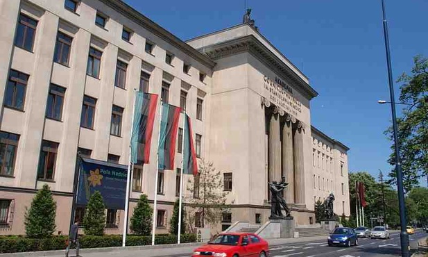 Naukowiec krytykował manifestacje proaborcyjne. Rektor AGH zrezygnował z jego ukarania