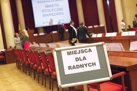 Radni PO i PiS odrzucili propozycję wykreślenia odwołania do Boga z miejskiej konstytucji