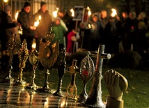 Radosny pochód z relikwiami ma przypomnieć o tajemnicy świętych obcowania