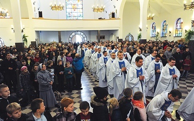  Na jubileusz przyjechali oazowicze z całej diecezji. Centralnym punktem spotkania była Eucharystia