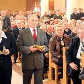  W procesji z darami niesione były wszystkie ofiary składane w czasie budowy kościoła