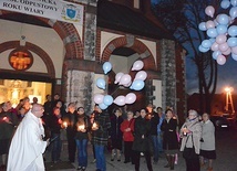 Wypuszczone balony były symbolem tych najmłodszych, których już z nami nie ma