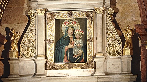 Obraz Matki Bożej w głównym ołtarzu umieszczony został w 1659 roku
