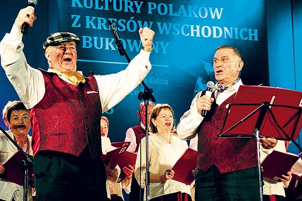   Na scenie nie zabrakło Szczepcia i Tońcia, w których rolę wcielili się wokaliści zespołu Batiary, wyłonionego z chóru Pohulanka z Zielonej Góry