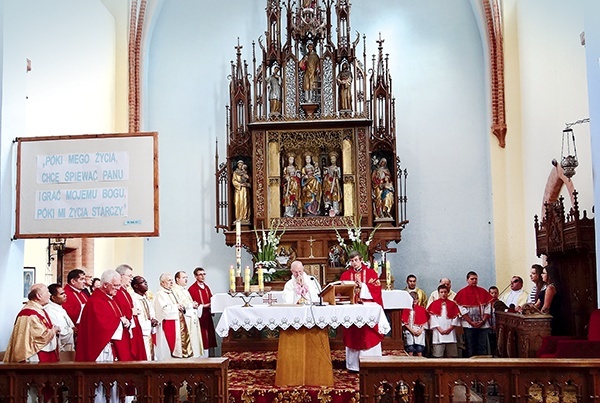  W uroczystościach jubileuszowych uczestniczyło ponad 20 kapłanów