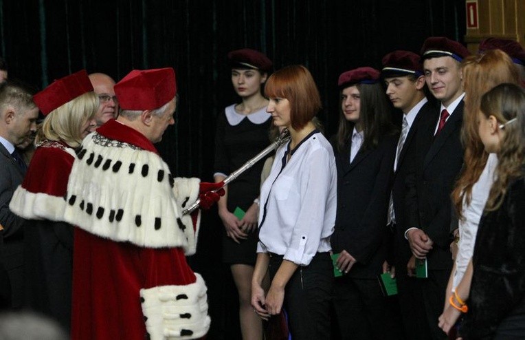 W mury uniwersytetu wstąpiło ponad 9 tys. nowych studentów.