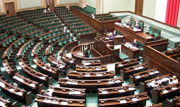 "Dlaczego nie ma premiera na sali?!"