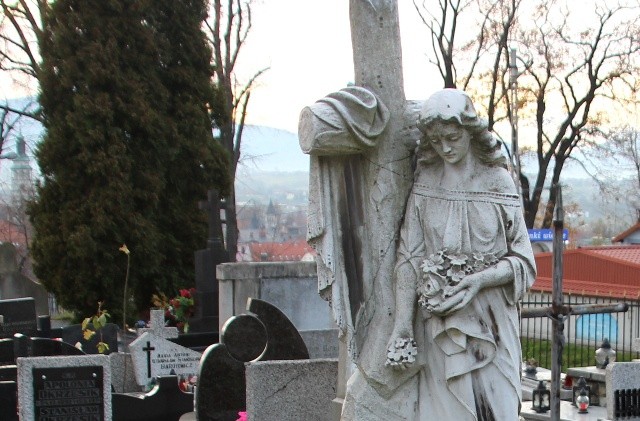 Na żywieckim cmentarzu spoczywają świadkowie trzech wieków hisotrii miasta
