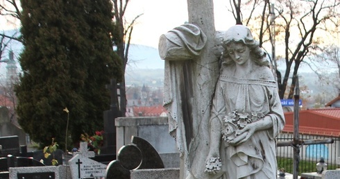 Na żywieckim cmentarzu spoczywają świadkowie trzech wieków hisotrii miasta