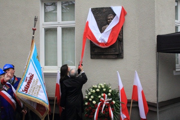 Utrwalone w sercach i spiżowej tablicy