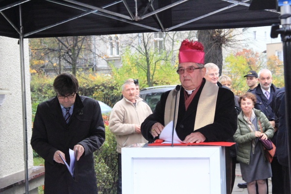 Odsłonięcie tablicy ku czci Prezydenta Lecha Kaczyńskiego