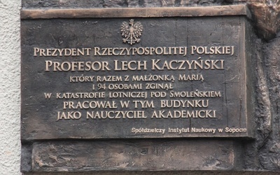 Odsłonięcie tablicy ku czci Prezydenta Lecha Kaczyńskiego