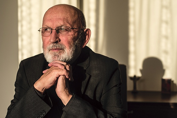 Ks. Bogdan Liniewski przez ostatnie 17 lat pracował w Szwajcarii. Kiedy osiągnął wiek emerytalny, wrócił do swojej archidiecezji i zamieszkał w Kiełpinie 
