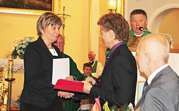  Joanna Bogus otrzymała pamiątkowy medal i wiele podziękowań