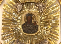  Wizerunek Matki Bożej Lubeckiej w głównym ołtarzu sanktuarium