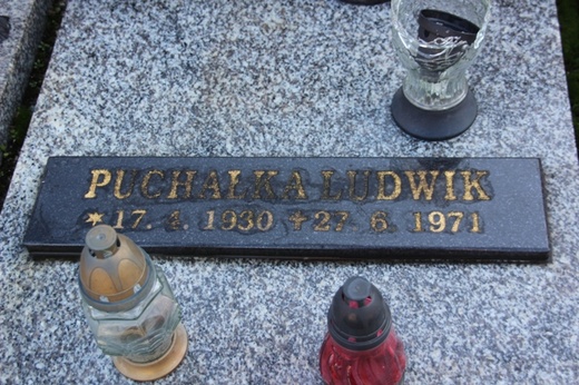 Cmentarz w Czechowicach-Dziedzicach przy kościele NMP Wspomożenia Wiernych