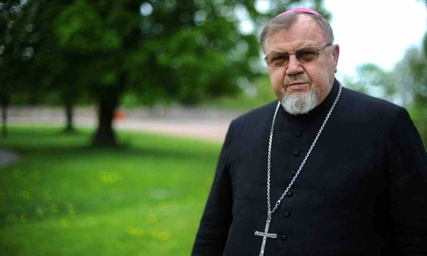 Bp Dydycz: W oskarżeniach czasem przesadzamy