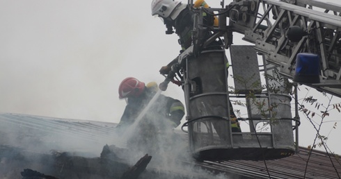 Strażacy ugasili pożar w fabryce laminatu