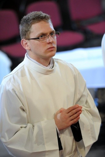 Kandydatura, akolitat i tuniki