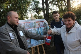 Fundusze na odnowę nagrobków zbierają: Wojciech Stanek i Mateusz Kołaczek