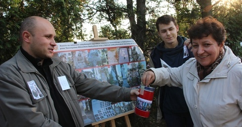 Fundusze na odnowę nagrobków zbierają: Wojciech Stanek i Mateusz Kołaczek
