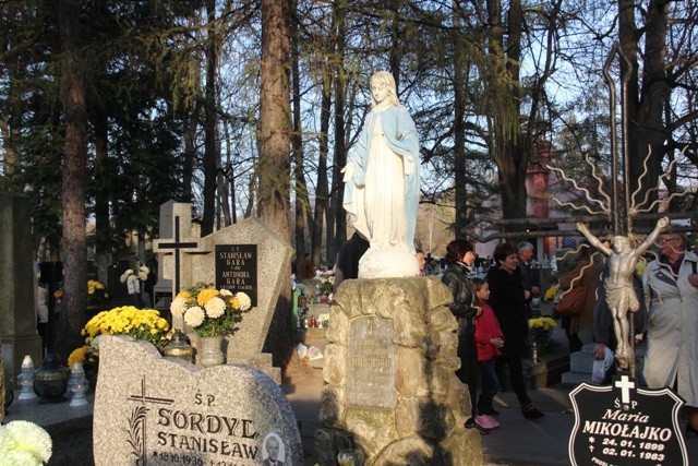 Wszystkich Świętych na cmentarzu w Andrychowie