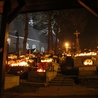 Cmentarz w Starej Wsi - nocą