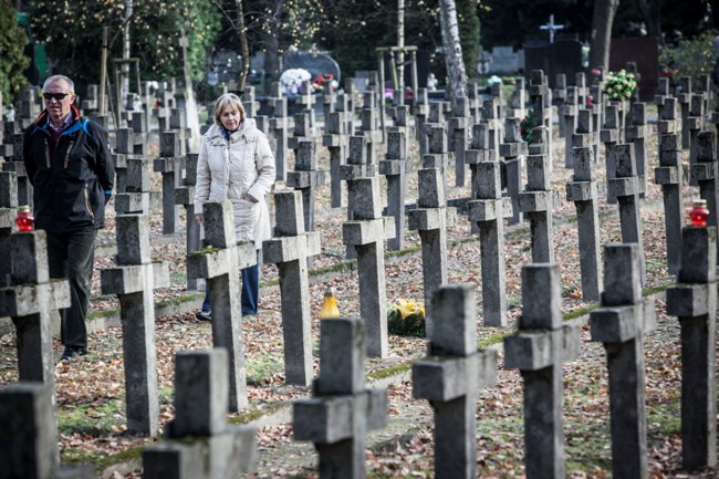 Wszyscy Święci na stołecznych nekropoliach