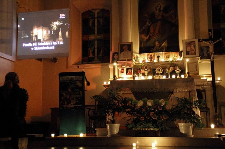 Parafia św. Stanisława w Skierniewicach poprzez przekaz telewizyjny wlączyła się w Litanię Miast
