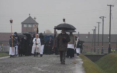 Droga Krzyżowa w byłym KL Birkenau