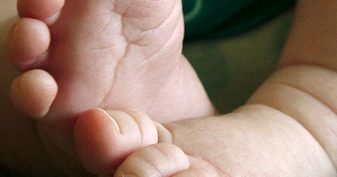  Możliwość zobaczenia i pożegnania może przynieść ulgę, ponadto pozostawia w pamięci rodziców realne wspomnienia o dziecku 