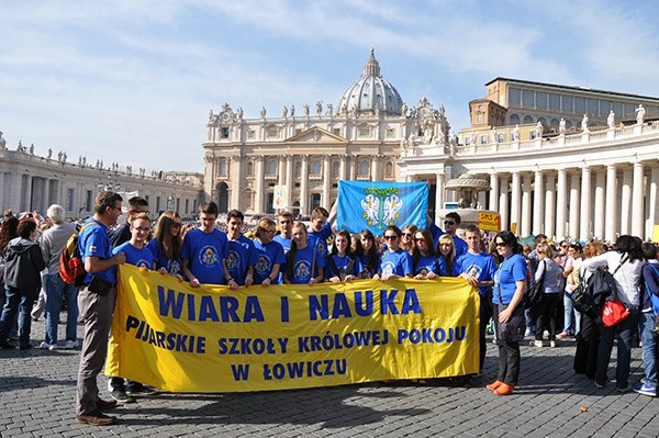 W napiętym programie  było zwiedzanie bazyliki  św. Piotra i spotkanie z papieżem Franciszkiem