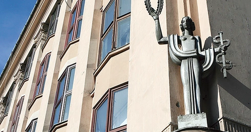 Obecną bryłę „Feniksa” zniekształciła okupacyjna przebudowa niemiecka
