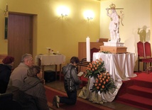 Figura św. Michała Archanioła w kaplicy parafii Jezusa Chrystusa Króla Wszechświata w Rawie Mazowieckiej
