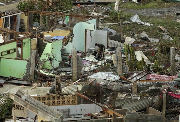 Co najmniej 100 ofiar Haiyan