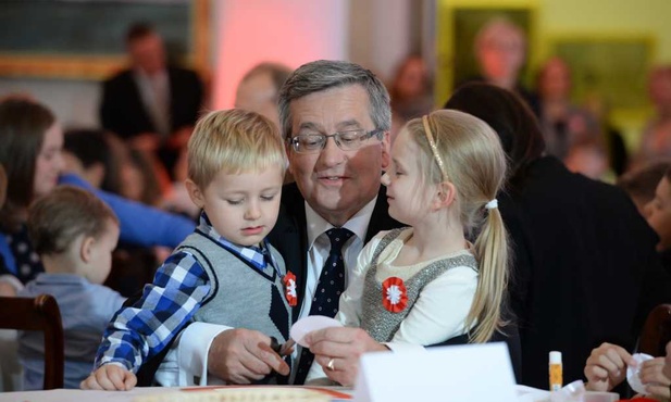 Czy prezydent musiał ujawnić opinie dot. OFE?