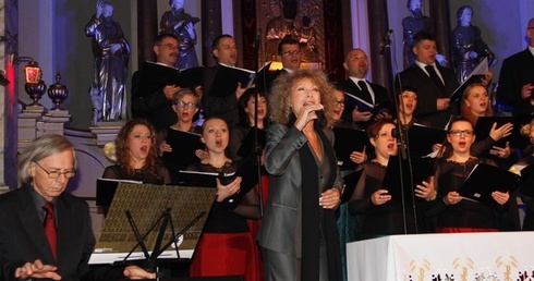 Koncert Alicji Majewskiej i Włodzimierza Korcza oraz Strzyżowskiego Chóru Kameralnego w Rzeczycy