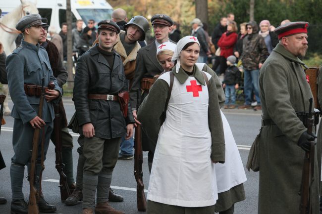 Defilada rekonstruktorów