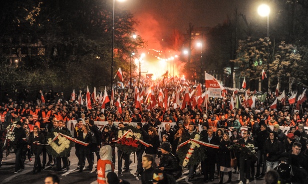 Organizatorzy "Marszu Niepodległości" potępili burdy