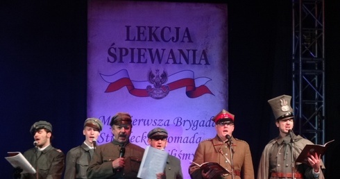 Panowie śpiewają, panie płaczą