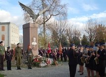 Uroczystości patriotyczne pod pomnikiem Niepodległości w Skierniewicach