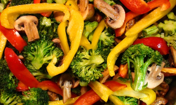 Bardzo ważną rolę w profilaktyce nowotworów odgrywa dieta bogata w warzywa i owoce