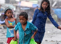 Nad Filipiny nadciąga cyklon tropikalny
