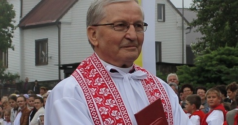 Ksiądz ze Srebrną Cieszynianką