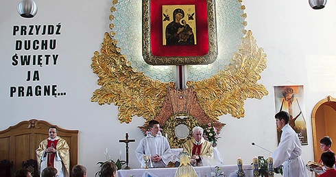 Dziękczynieniu za 700 lat nideckiej parafii przewodniczył ks. prał. Stanisław Czernik
