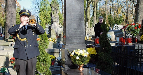 Jednym z odnowionych pomników jest grób ks. Kazimierza Starościńskiego, twórcy hejnału płockiego