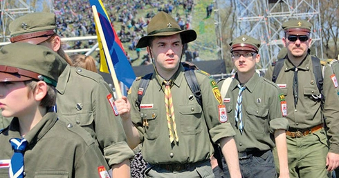 Starsi harcerze dzielą się z młodszymi wzorcami, swoją wiedzą i doświadczeniem, ale także pasjami 